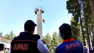 Vali Kaldırım, tatbikatı izledi