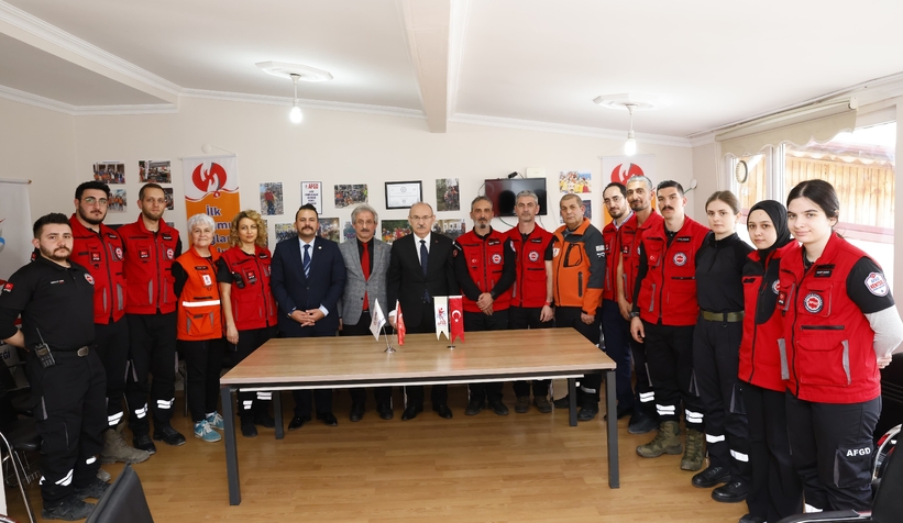 Vali Karadeniz'den Afet Gönüllüleri Derneği'ne ziyaret