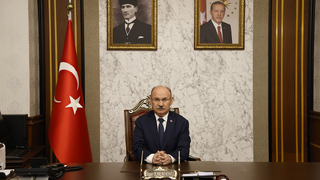 Vali Karadeniz'den Mevlid Kandili mesajı Sakarya Valisi Yaşar Karadeniz, Mevlid Kandili dolayısıyla mesaj yayımladı.