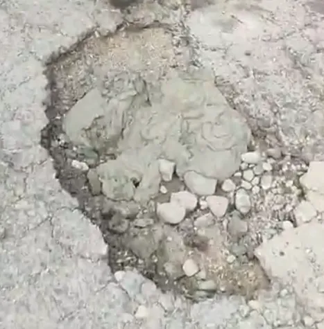 Vatandaş çukurları kendi kapattı