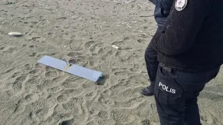 Vatandaşlar sahilde İHA parçası buldu