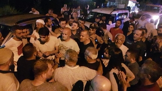 Vatandaşlar yolu kapattı