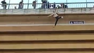 Viyadükten böyle atladı