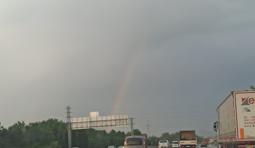 Yağmur sonrası gökkuşağı oluştu