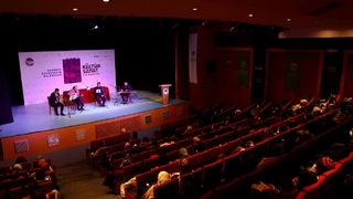 Yahya Kemal şiir anlayışını milli değerleri etrafında örmüştür