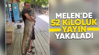 Yakaladığı dev balıkla poz verdi