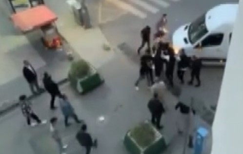 Yan bakma kavgası kanlı bitti: 4 yaralı