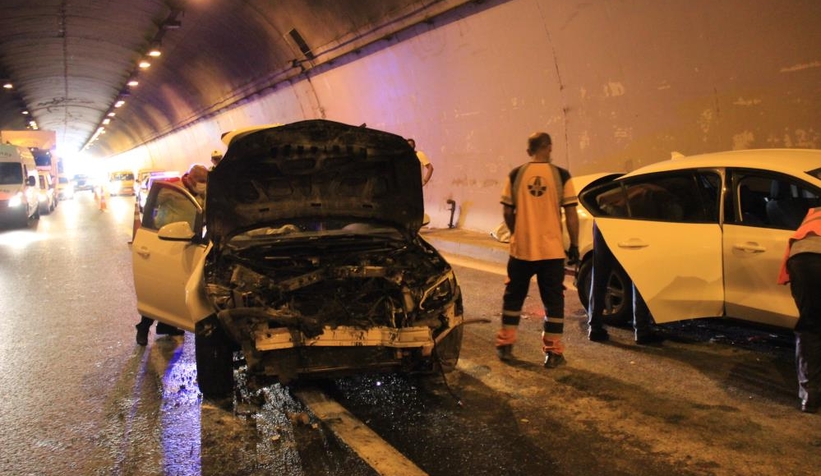 Yanan araçtan son anda kurtuldular