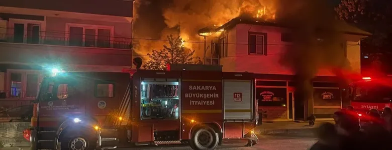 Yangın dehşeti; Ev ve araçlar kül oldu