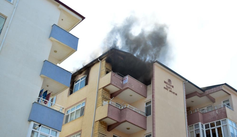 Yangın, mahalleliyi sokağa döktü