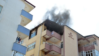 Yangın, mahalleliyi sokağa döktü