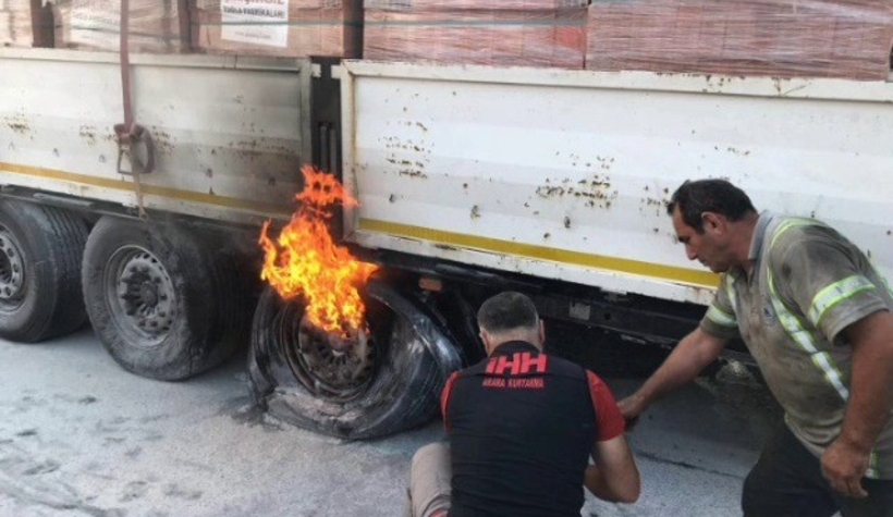 Yangın söndürme tüpünü alan yardıma koştu