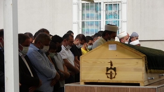 Yangında ölen ablasıyla aynı tabutu paylaştı