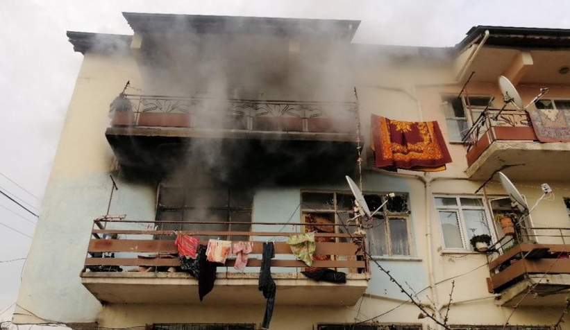 Yangında ölen kişinin elleri ve ayakları zincirle bağlanmış