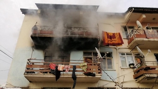 Yangında ölen kişinin elleri ve ayakları zincirle bağlanmış