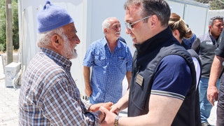 Yangından etkilenen köylerin yaraları sarılıyor