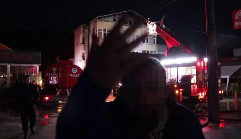 Yangını bıraktı gazetecilerin peşine düştü