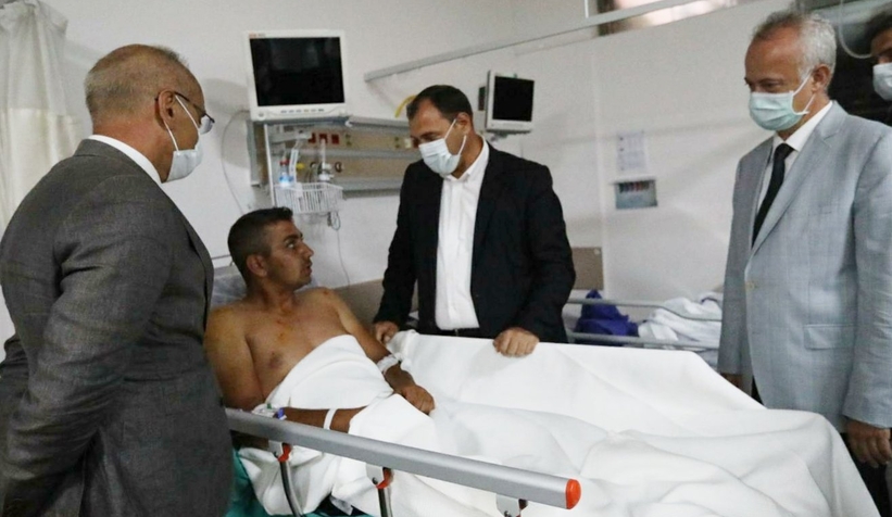 Yaralı askerleri ziyaret etti