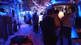 Yaralının yardımına paletli ambulans yetişti