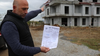 Yarım kalan evinin inşaatına devam etmek isterken şoku yaşadı