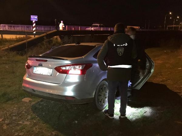 Yasağı deldiler, aracı bırakıp kaçtılar