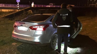 Yasağı deldiler, aracı bırakıp kaçtılar