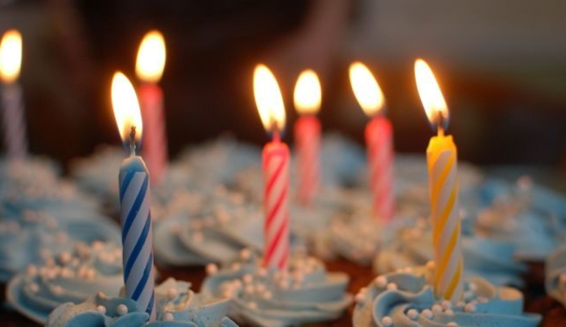 Yasak doğum günü partisini polis bastı