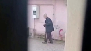 Yaşlı çift komşularına kabusu yaşatıyor