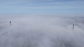 Yavuz Sultan Selim Köprüsü siste kayboldu