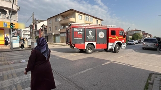 Yaya geçidinde tırın altında kaldı