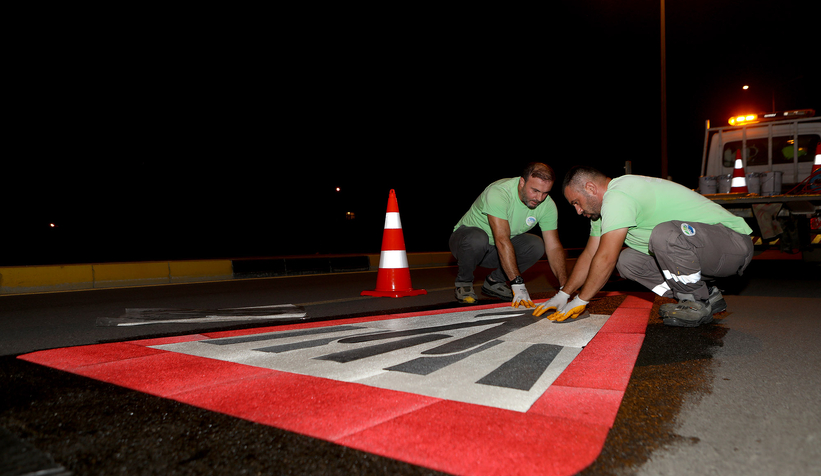 Yaya geçitleri ve duraklarda hummalı çalışma