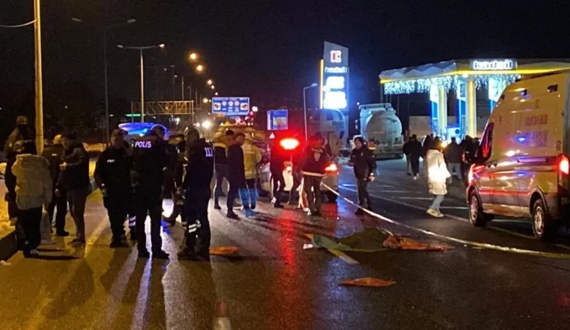 Yayalara otomobil çarptı