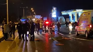 Yayalara otomobil çarptı