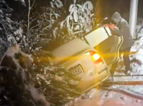 Yayla yolunda mahsur kaldı