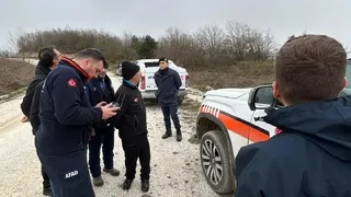 Yayladan dönmeyen yaşlı adamı bulmak için iz köpekleri ve dron devrede