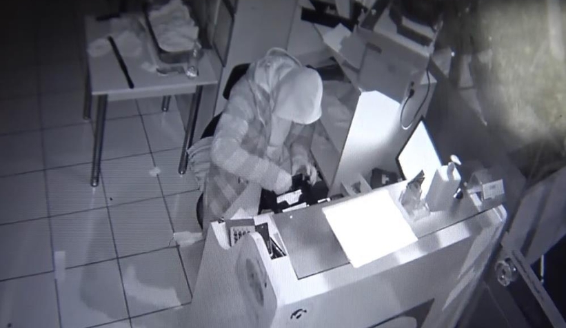 Yedi, içti, çaldı, yetmedi tuvaletini yaptı