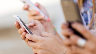 Yemiyor içmiyor telefon alıyoruz!