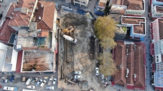 Yeni meydanda çalışmalar tüm hızıyla devam ediyor