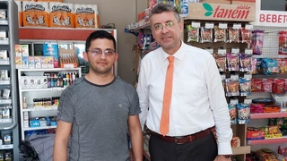 Yeni ve emektar bakkal esnaflarını ziyaret etti