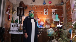 Yetiştirdiği su kabaklarını sanat eserine dönüştürüyor