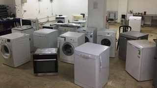 Yetkili servis bahanesiyle beyaz eşyaları alıp sattılar