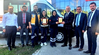 Yılın en iyi istasyonu personeline Sağlık Müdüründen plaket