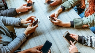 Yoğun sosyal medya kullanımı depresyonu tetikliyor