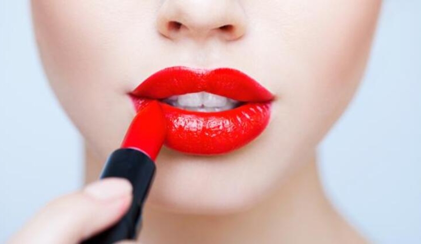 Yok artık! Aynı ruju kullanan 30 kişi Korona oldu