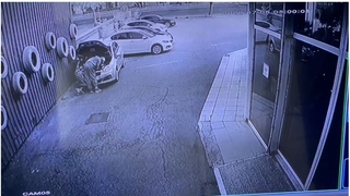 Yok artık; Otomobilin kaputunu açıp motor parçalarını çaldılar