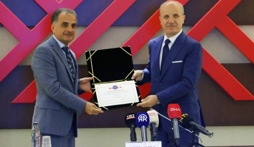 YÖK'ten SAÜ'ye Bayrak ve Nişan ödülü