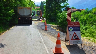 Yol çöktü, tehlikeyi Büyükşehir önledi