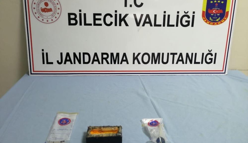Yol kontrolünde araç içinde uyuşturucu ele geçirildi