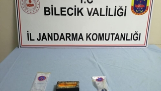 Yol kontrolünde araç içinde uyuşturucu ele geçirildi