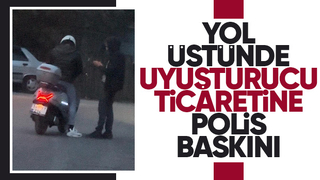 Yol üstünde uyuşturucu alışverişi yaparken yakalandılar